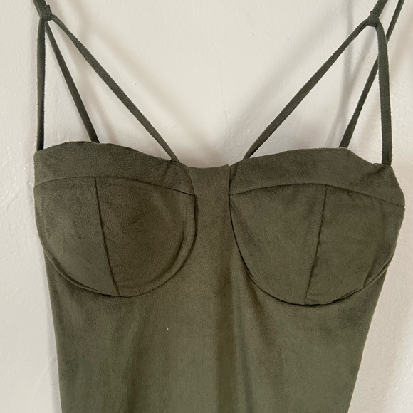 Fashion nova olive dress - Picture 3 of 4